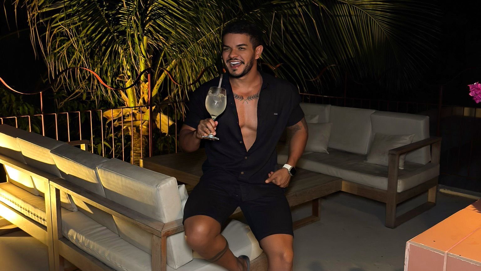 As belezas do litoral cearense ganharam um novo brilho nos últimos dias com a presença do influenciador Phellype Renan