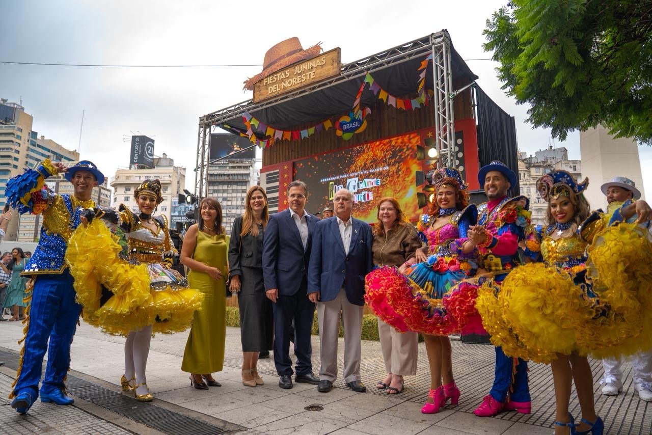 São João de Maracanaú é destaque em ativação do Ministério do Turismo em frente ao Obelisco em Buenos Aires, na Argentina 