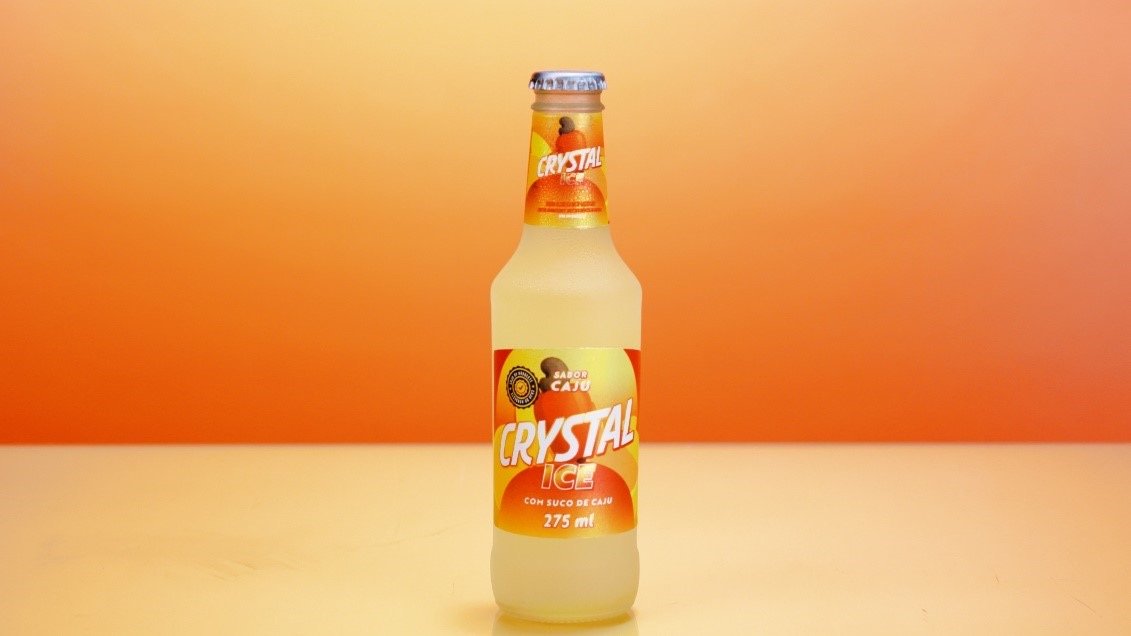 Crystal Ice lança bebida inédita sabor caju, feita com suco da fruta do Nordeste