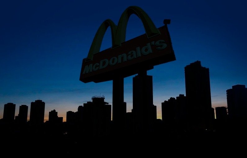 McDonald’s participa da Hora do Planeta e celebra marco de mais de 96% de energia renovável em suas operações