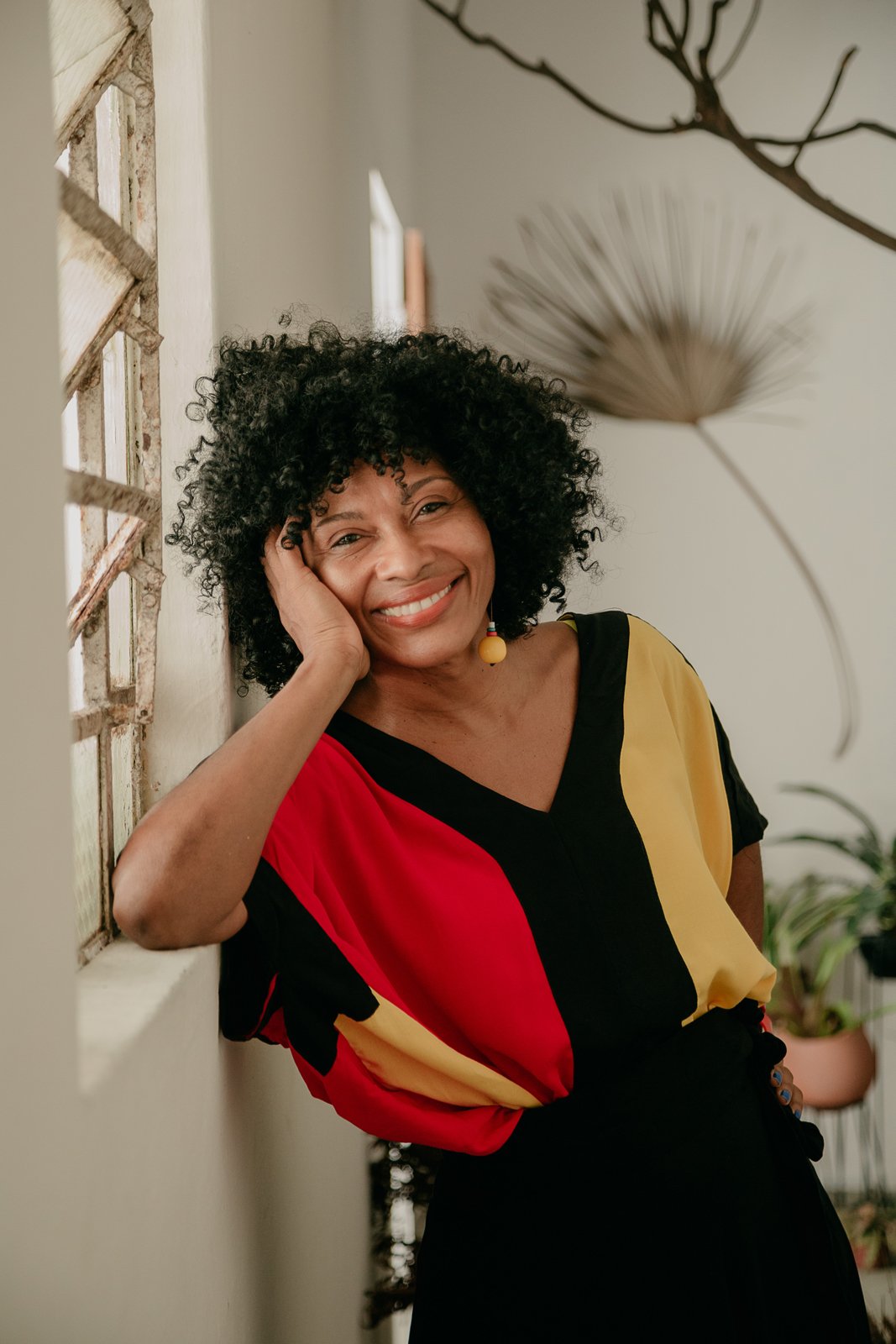 Silvania de Deus reabre as portas da Casa Iracemar e lança coleção PARATODES