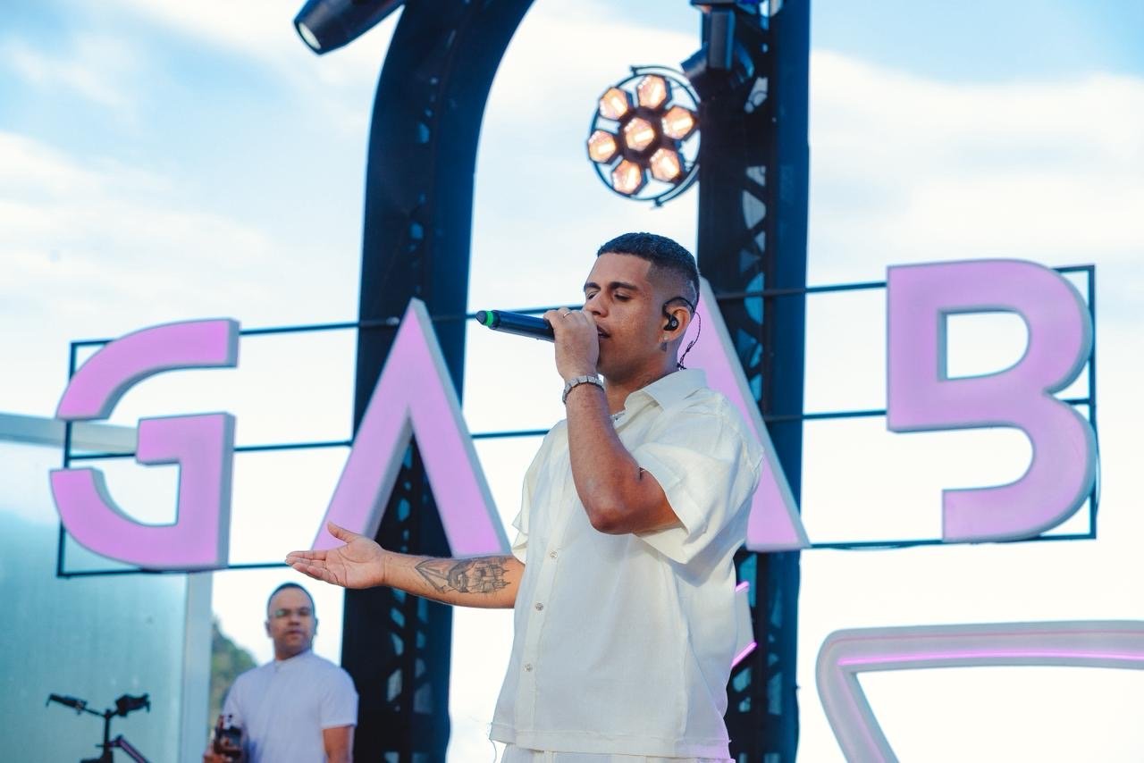 Gaab apresenta álbum completo do projeto “Gaab no Entardecer” e destaca inédita “Zero Problema”, parceria com Thiaguinho