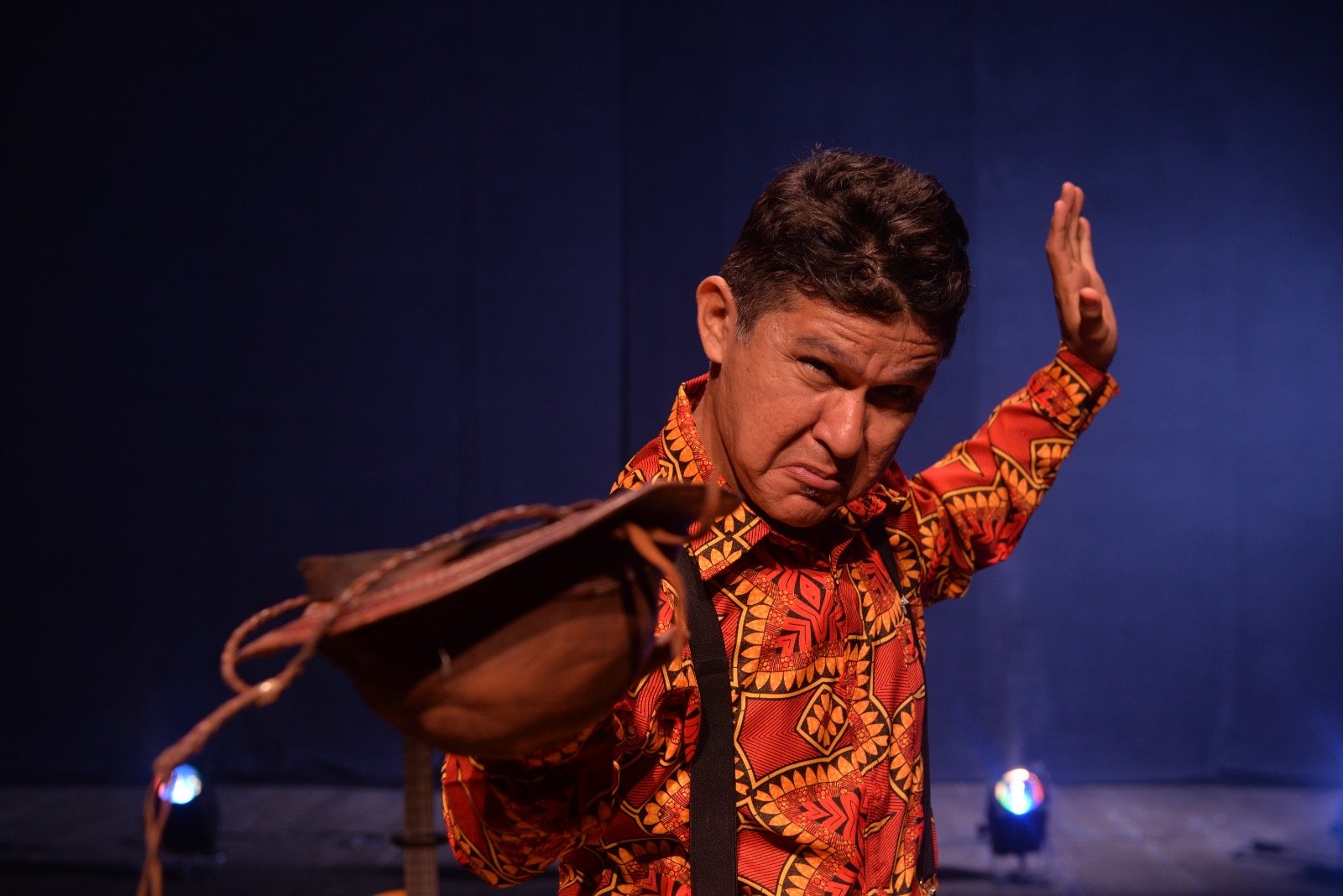Teatro Brasil Tropical recebe Gil Soares no projeto Terça de Graça