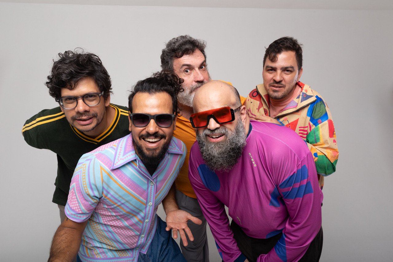 Lançamento do novo álbum da banda Mombojó e espetáculo circense inspirado no clima junino abrem agenda de junho no Dragão do Mar