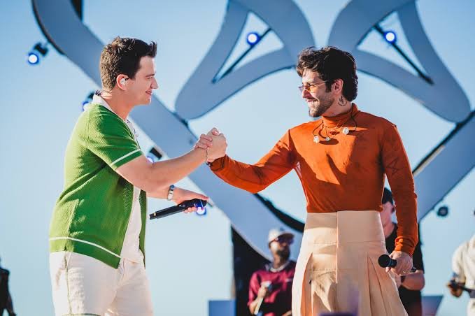 Hugo e Guilherme gravam audiovisual às margens do Rio Araguaia, em Aruanã (GO)